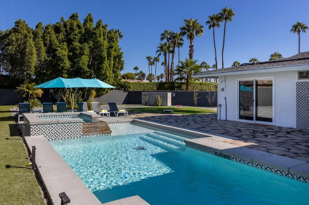 The Desert Xscape Pool & Views Palm Springs