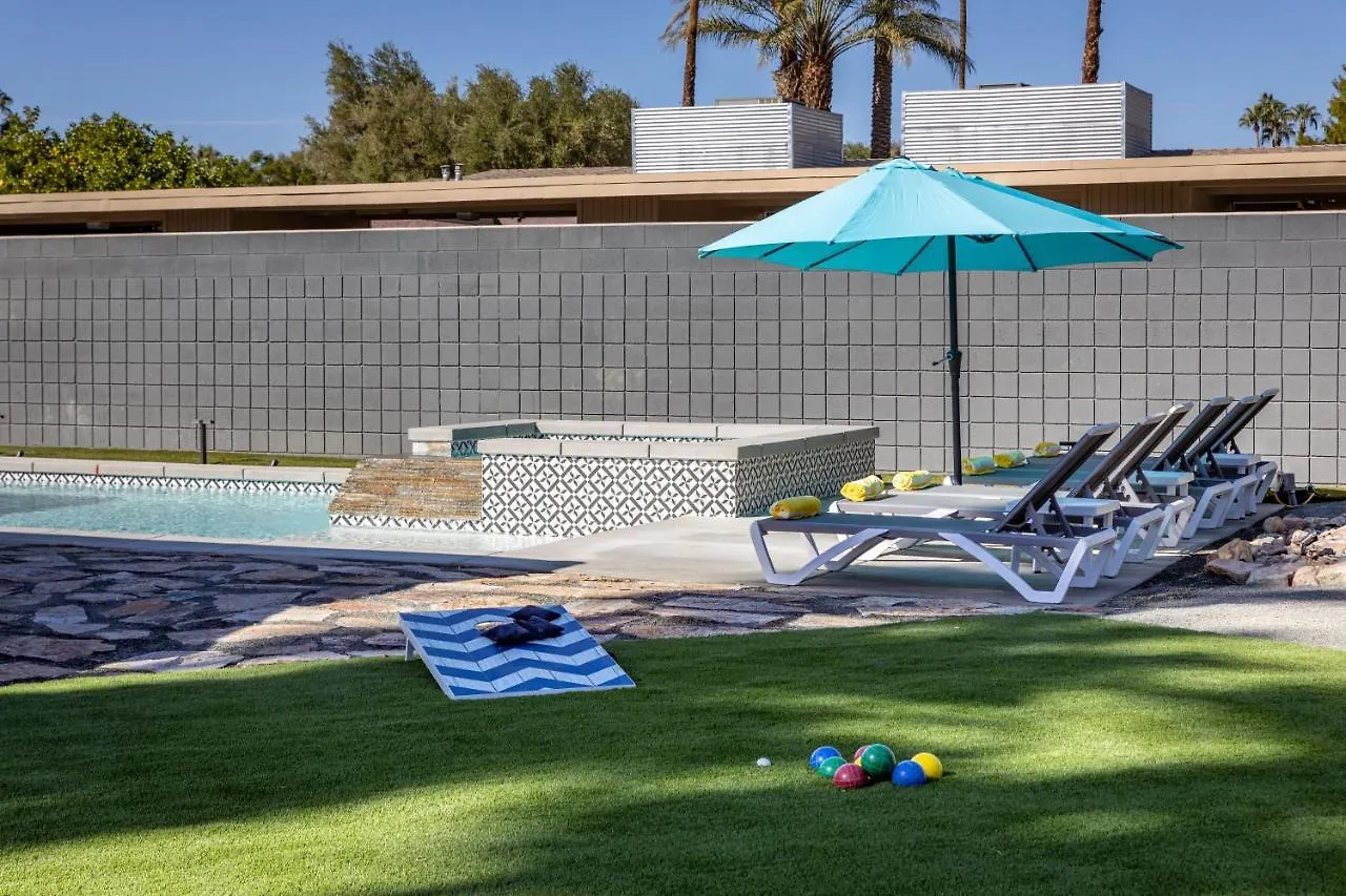 The Desert Xscape Pool & Views Palm Springs